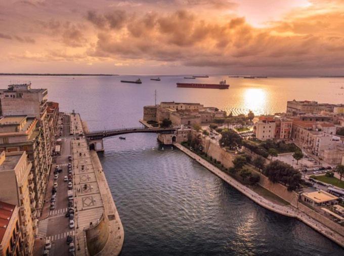 Barneys Design Apartment Taranto Dış mekan fotoğraf